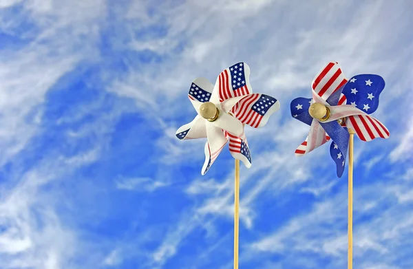 Par av patriotiska flagga vindsnurror — Stockfoto