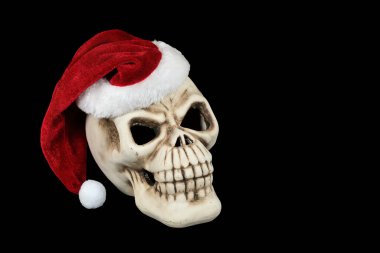 Noel Baba şapkası takan cadılar bayramı kafatası.