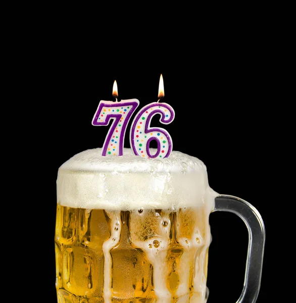 Liczba Świece Kubek Piwa Urodziny Uroczystości Odizolowany Czarny — Zdjęcie stockowe