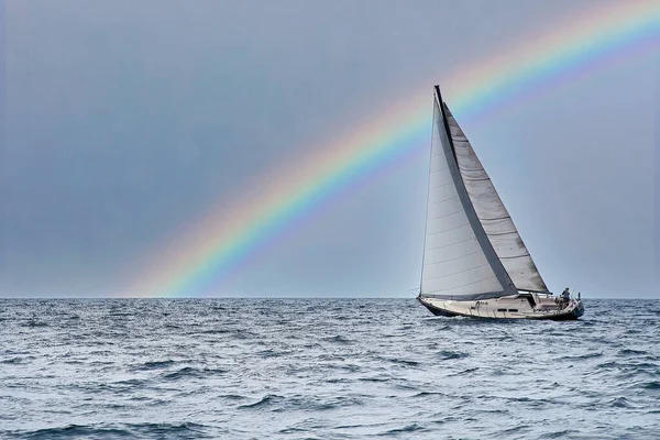 Velero Tacón Lago Michigan Con Arco Iris Cielo — Foto de Stock