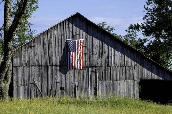 American Flag Hanging Old Weathered Farm Barn — Stock Photo, Image