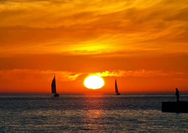 Silhouette barca a vela sul lago Michigan — Foto Stock