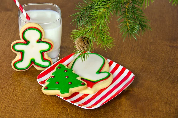 Weihnachtsplätzchen und Milch — Stockfoto