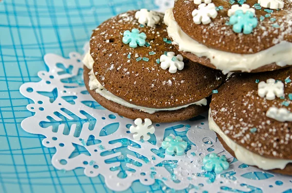 Chocolate whoopie pie on snowflake — Stock Photo, Image