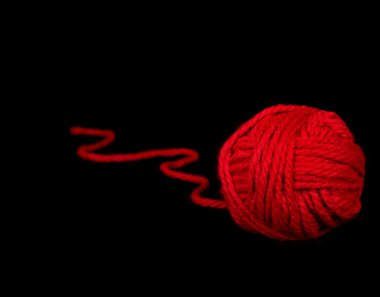 kırmızı iplik yumağı