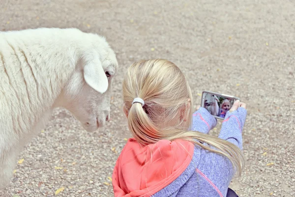 Little girl taking selfie with goat — Stock Photo, Image