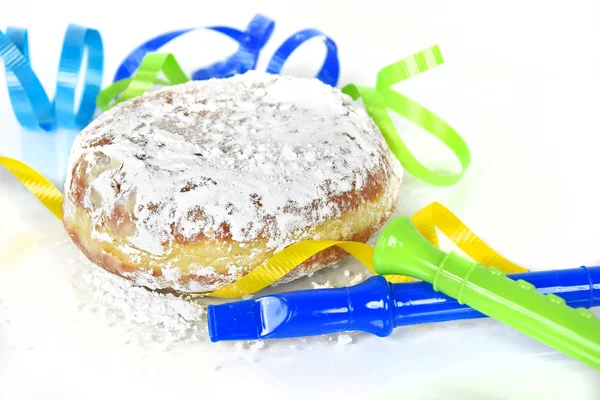 Paczki with party horn and ribbon — Stock Photo, Image