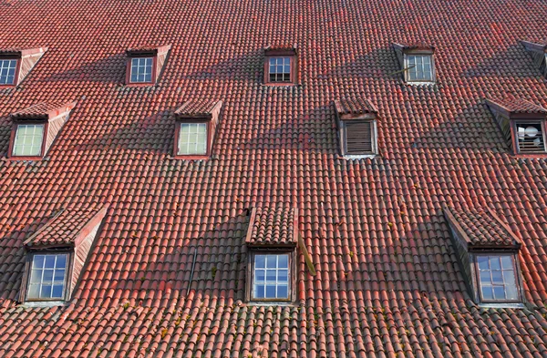 Czerwony dach — Zdjęcie stockowe