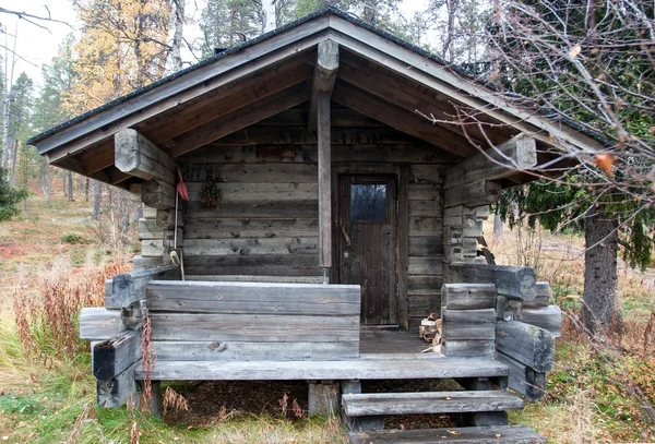 Buitenkant van traditionele Finse Sauna in Taiga bos — Stockfoto