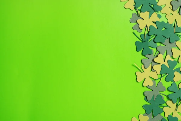 Фон зеленого шампуня поверх зеленого — стоковое фото
