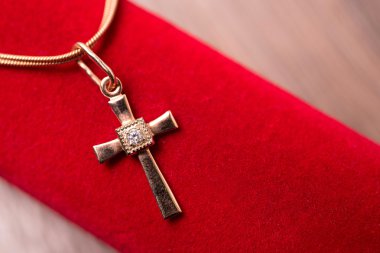 bir zincir üzerinde çapraz