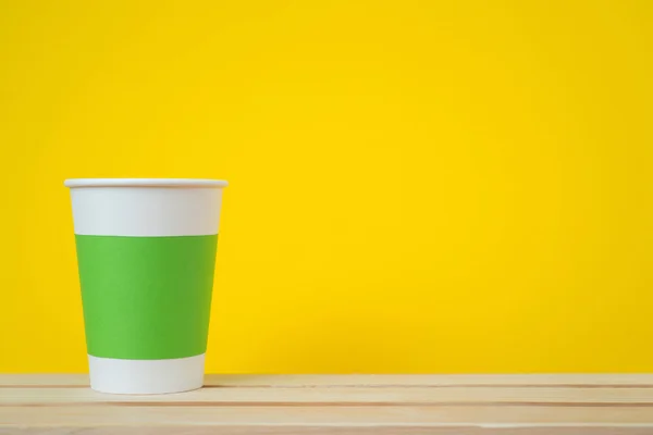 Tasse en papier ouverte — Photo