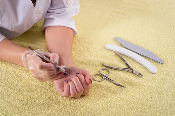 Vrouw nail manicure — Stockfoto