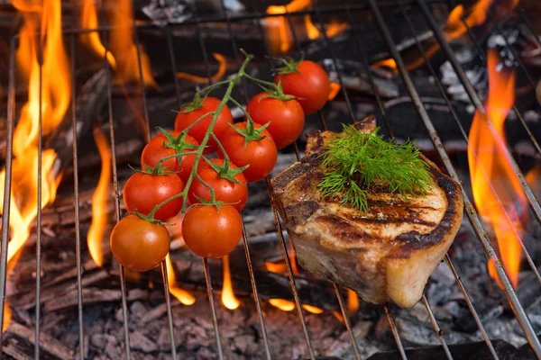 Biftek ve domates Barbekü — Stok fotoğraf