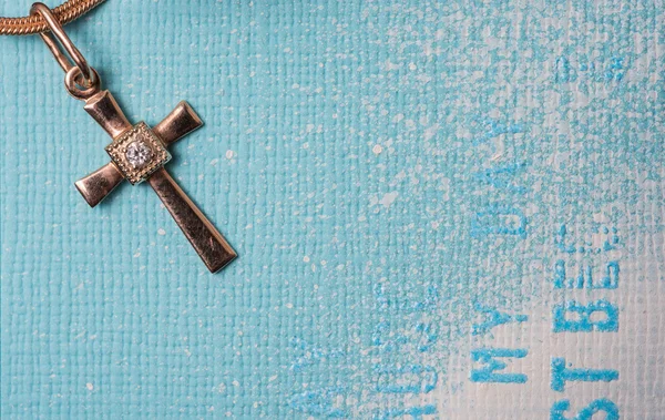 Σταυρός σε μια αλυσίδα — Φωτογραφία Αρχείου