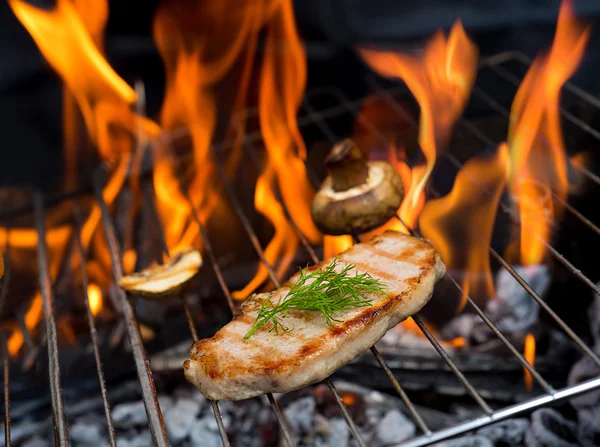 焼き肉のグループ — ストック写真