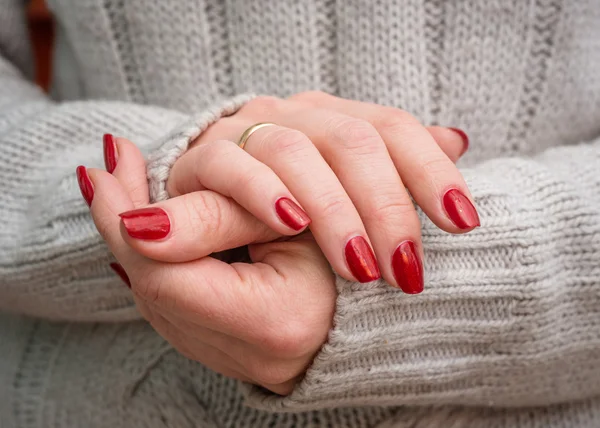 Manicure vermelho brilhante — Fotografia de Stock