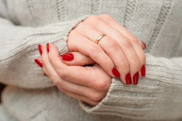 Manicure vermelho brilhante — Fotografia de Stock