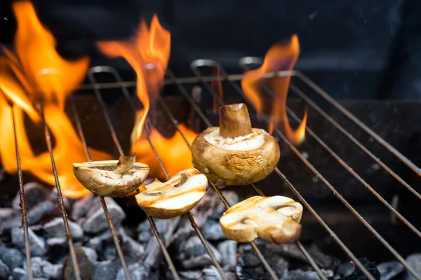 Cucinare funghi freschi — Foto Stock