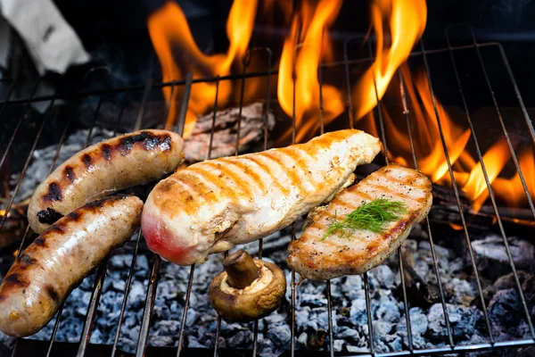 Embutidos en barbacoa — Foto de Stock