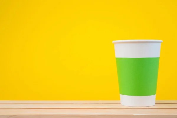 Tasse en papier ouverte — Photo