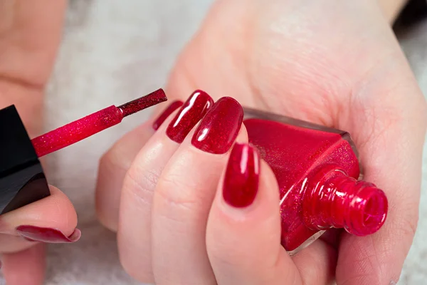 Mulher com manicure — Fotografia de Stock