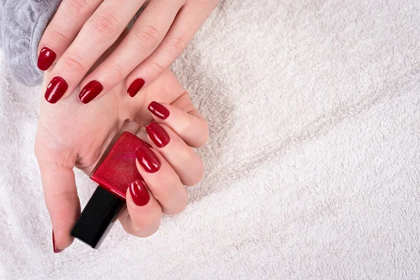 Vrouw met manicure — Stockfoto