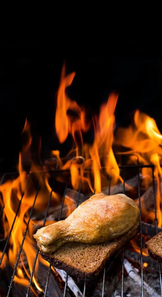 Burge en una parrilla — Foto de Stock