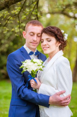 Evlilik kucaklama Çift