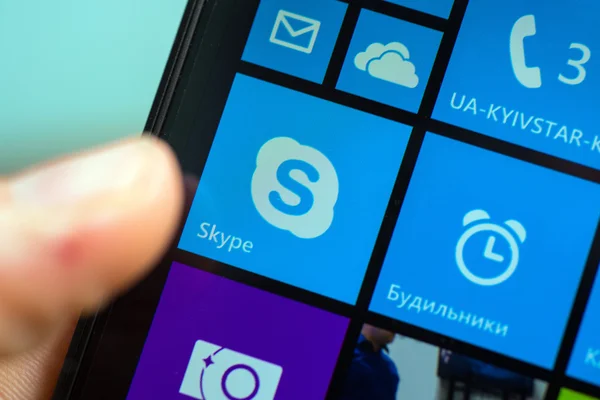 Ícone skype no telefone — Fotografia de Stock