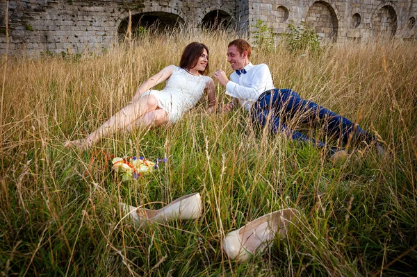 Portrait of happy newlyweds — Stock Photo, Image