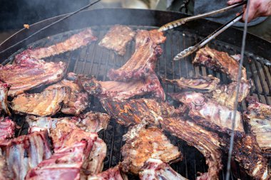 Izgarada domuz pirzolası..