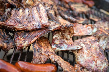 Izgarada domuz pirzolası..