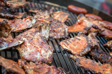 Izgarada domuz pirzolası..