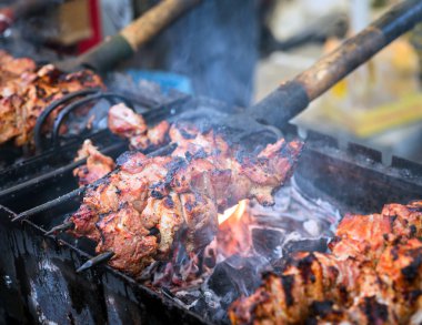 Izgarada domuz pirzolası..