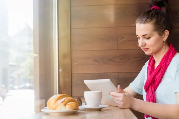 Frau auf Kaffeepause — Stockfoto