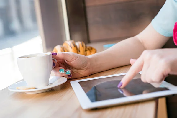 Woman on a coffee break — Stock Photo, Image