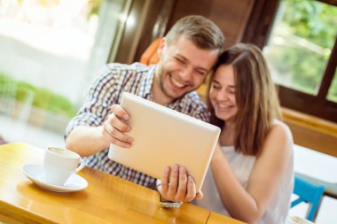 Bir fotoğraf çekici çift