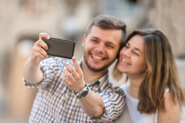 Glückliches Touristenpaar — Stockfoto