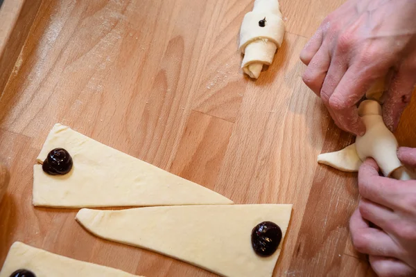 Make wheat croissant — Stock Photo, Image