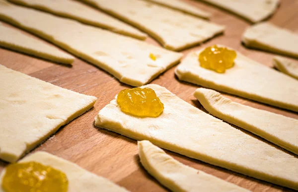 Make wheat croissant — Stock Photo, Image