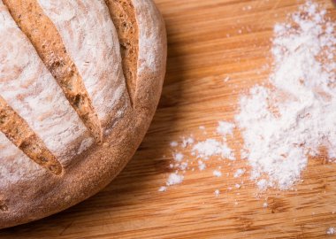 Taze pişmiş ekmek.