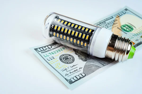 LED lamp en geld — Stockfoto