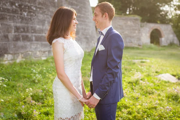 Jovem casal sorrindo — Fotografia de Stock