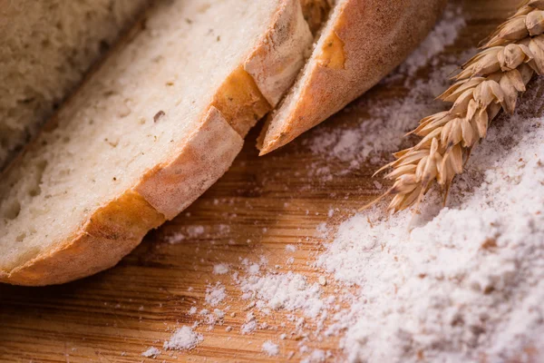 Plátky čerstvého chleba — Stock fotografie