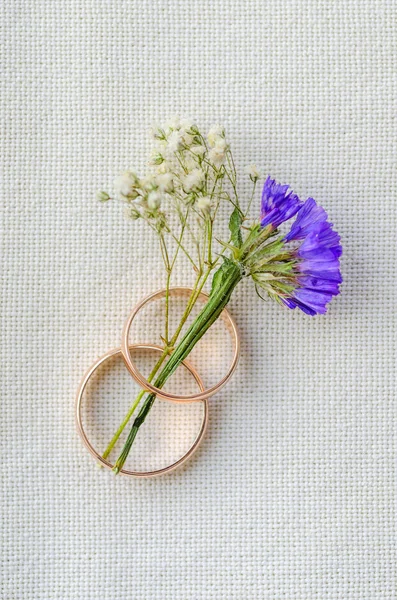 Dos anillos de boda —  Fotos de Stock