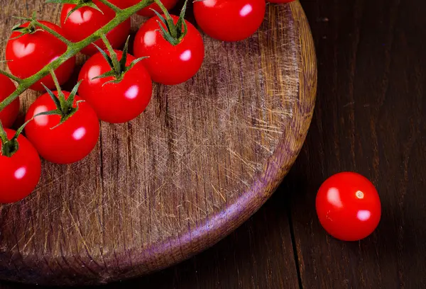 Tomates rojos cereza —  Fotos de Stock