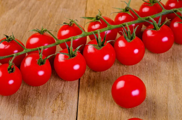 Tomates rojos cereza —  Fotos de Stock