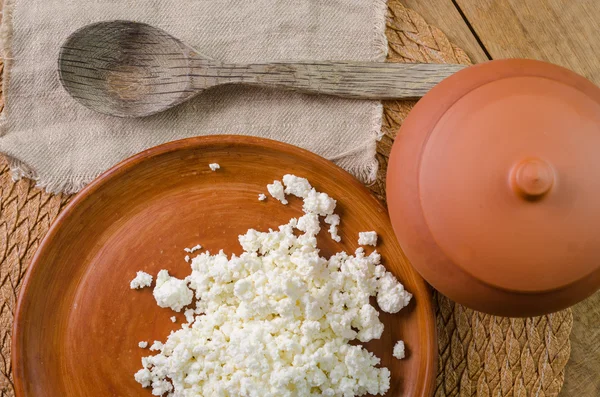 Curds on the brown plate — Stock Photo, Image