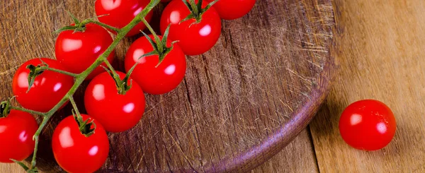 Tomates rojos cereza —  Fotos de Stock